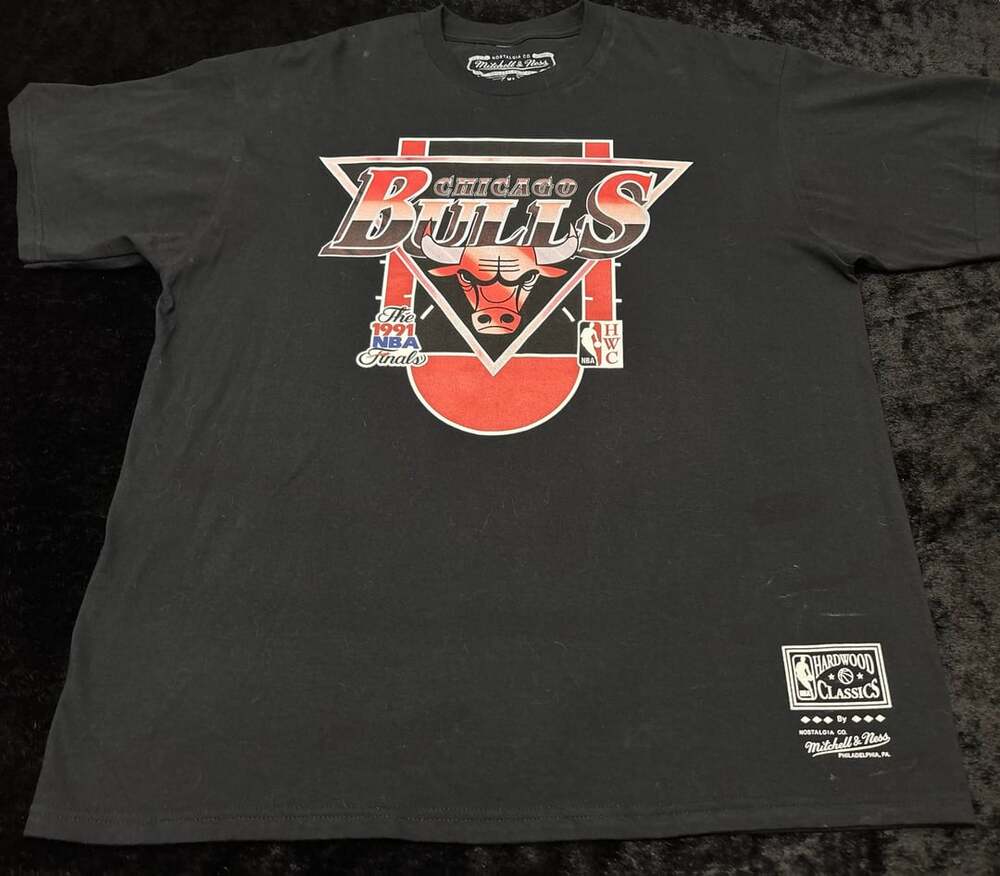 Men XL Mitchell & Ness Chicago Bulls 1991 Rock On Tour T-Shirt